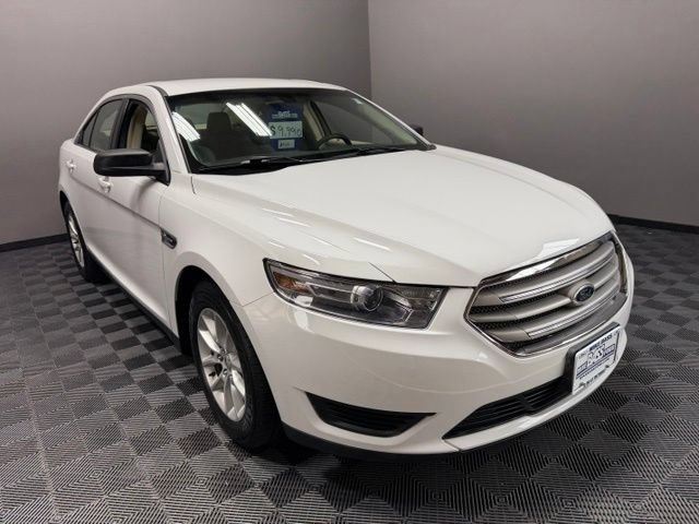 Used 2013 Ford Taurus SE FWD image 2