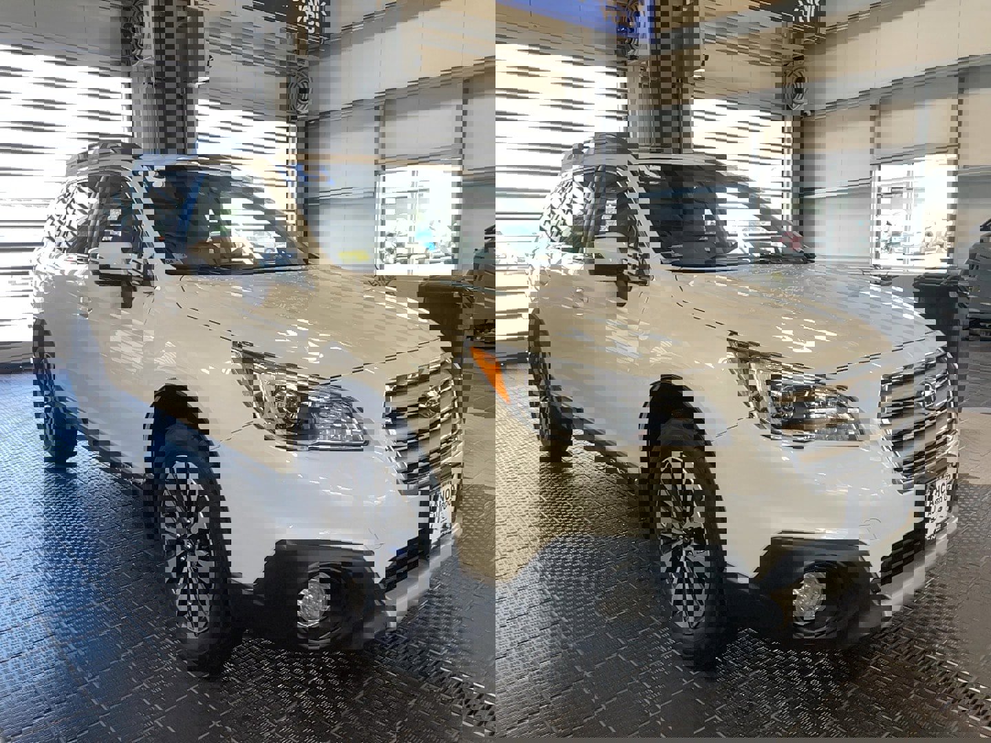 Used 2015 Subaru Outback 3.6R Limited AWD/4WD image 1