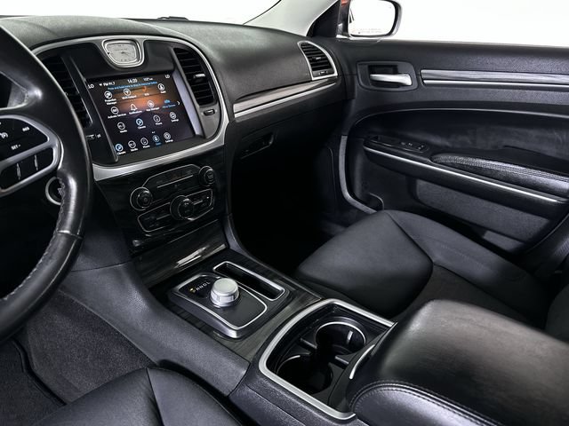 Used 2021 Chrysler 300 Touring RWD image 36