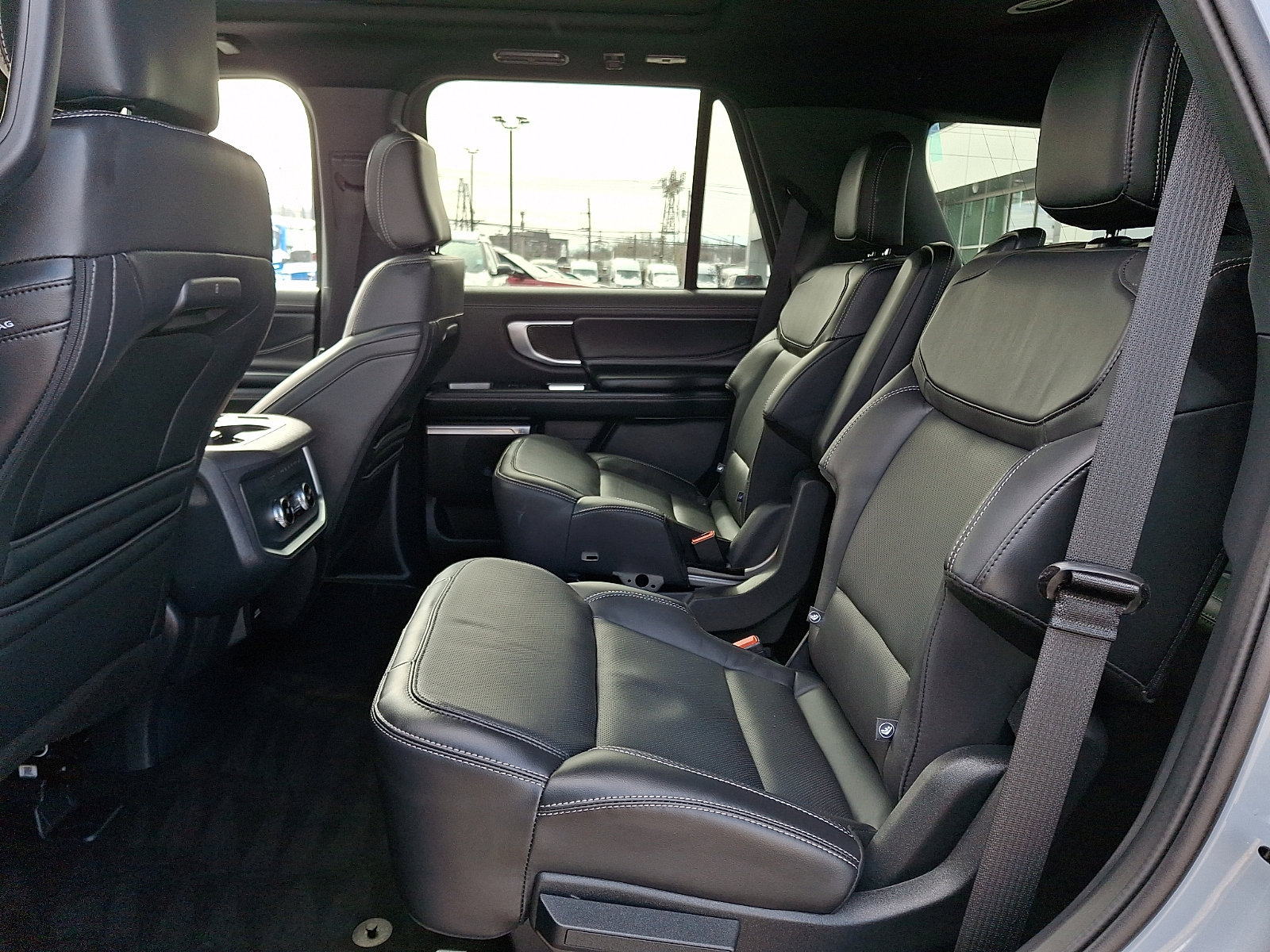 Used 2025 Ford Expedition Platinum w/ Stealth Appearance Package image 10