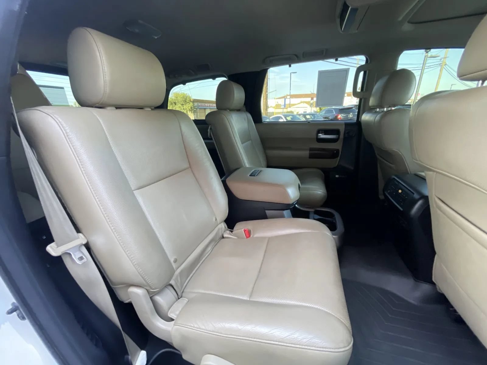 Used 2017 Toyota Sequoia Platinum RWD image 14