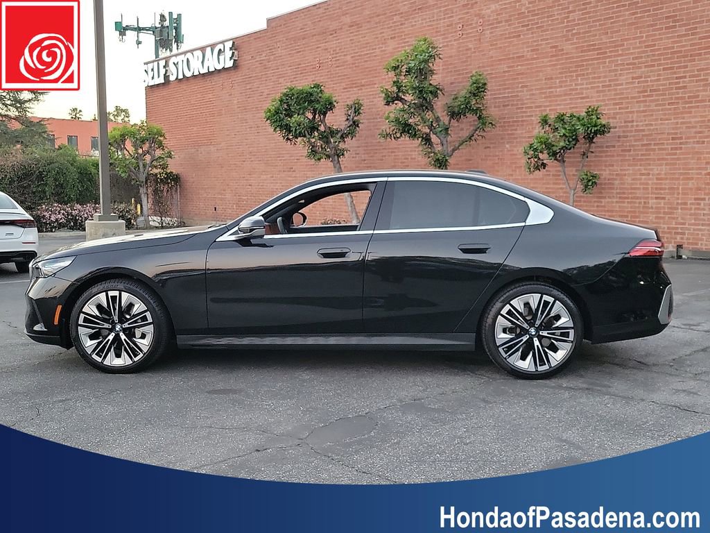 Used 2025 BMW 530i image 6