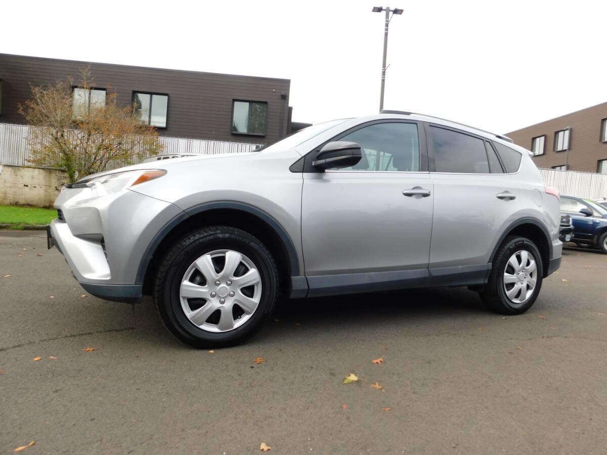 Used 2016 Toyota RAV4 LE image 4