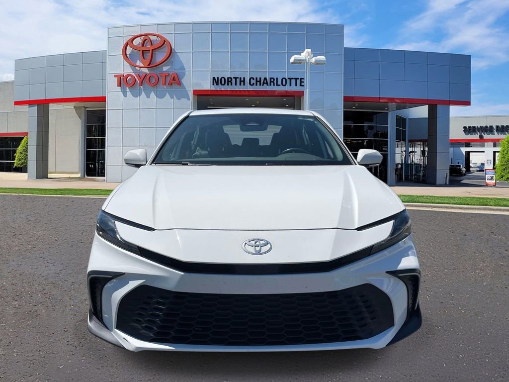 Used 2025 Toyota Camry SE w/ Convenience Package FWD image 3