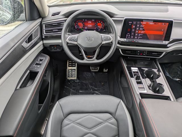 Certified 2025 Volkswagen Atlas Peak Edition SE AWD/4WD image 18