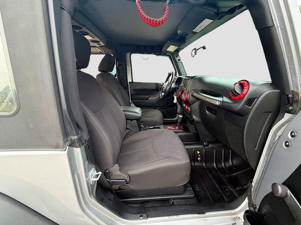 Used 2015 Jeep Wrangler Sport w/ Connectivity Group AWD/4WD image 27