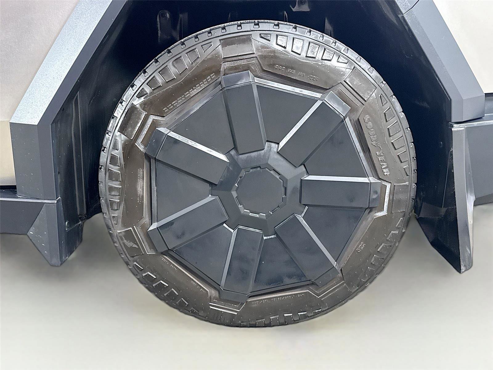 Used 2024 Tesla Cybertruck AWD Crew Cab image 24