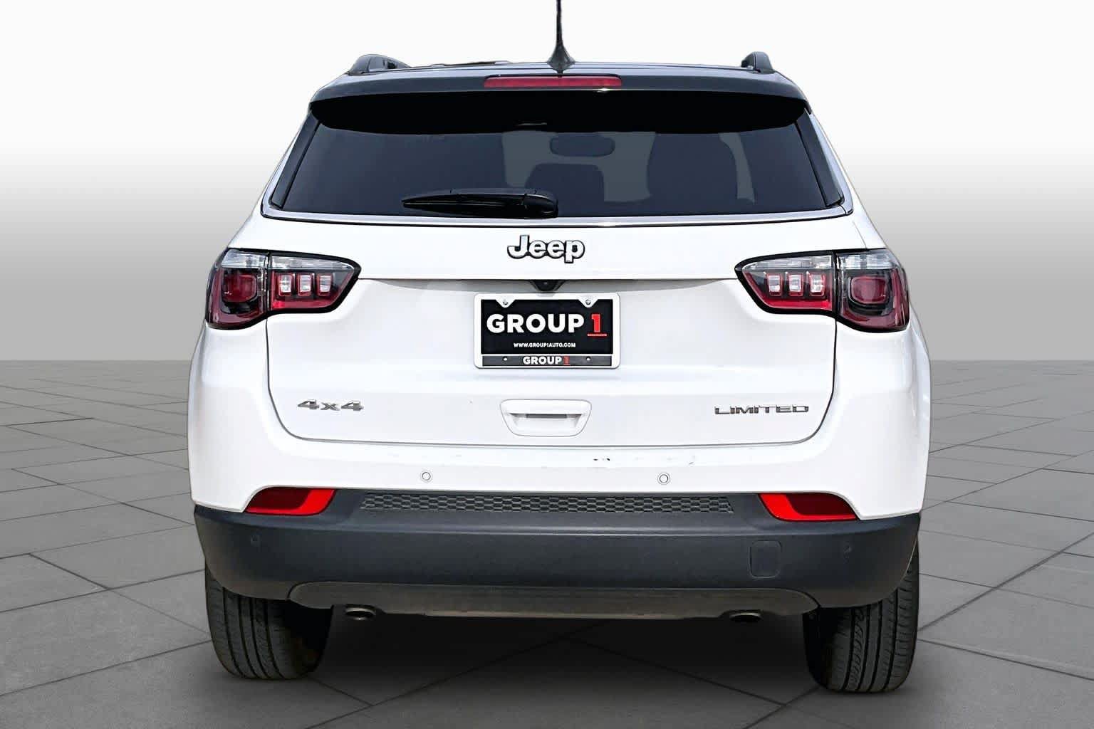 Used 2025 Jeep Compass Limited AWD/4WD image 4