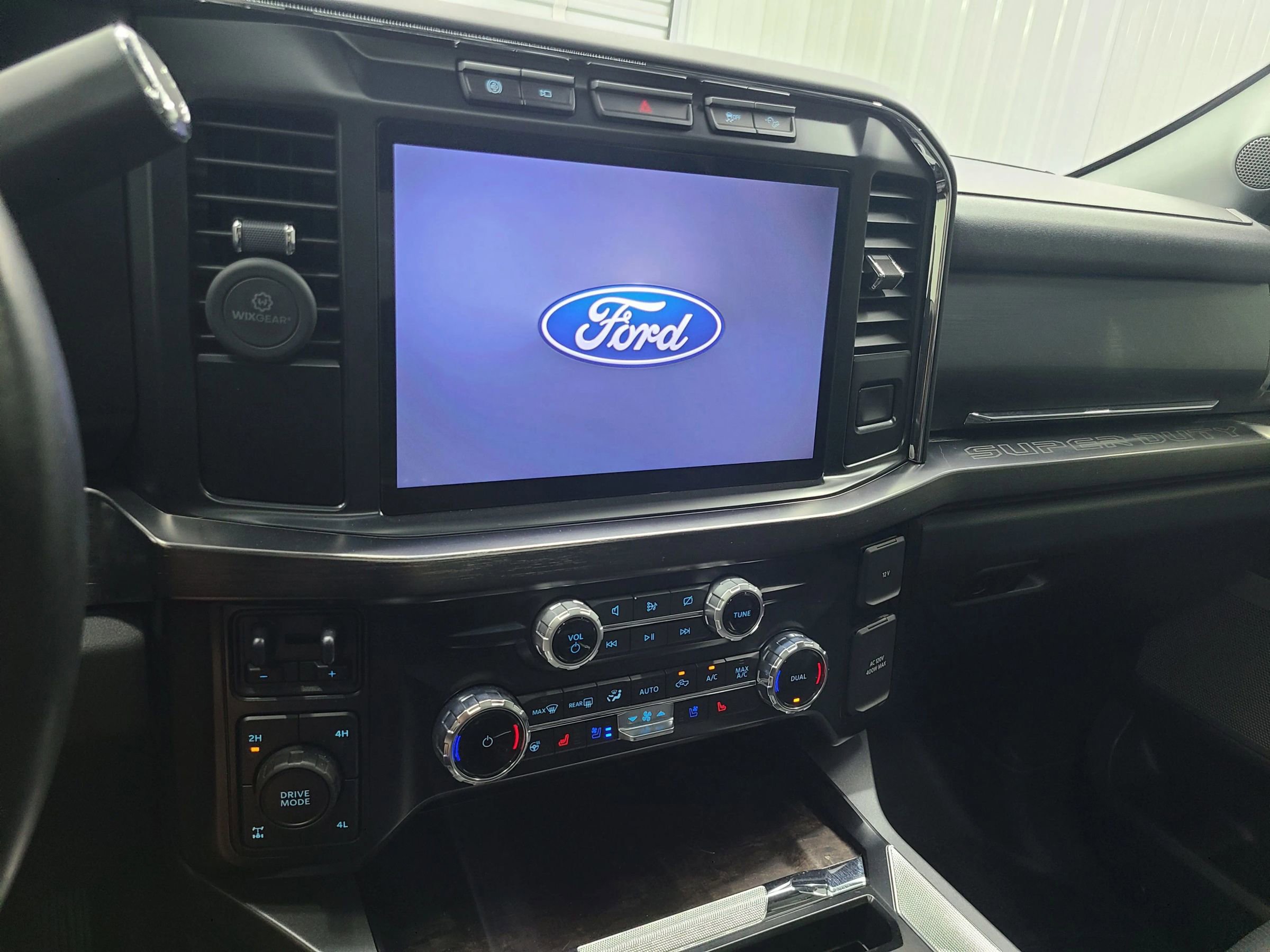 Used 2024 Ford F250 Lariat w/ Sport Appearance Package image 24