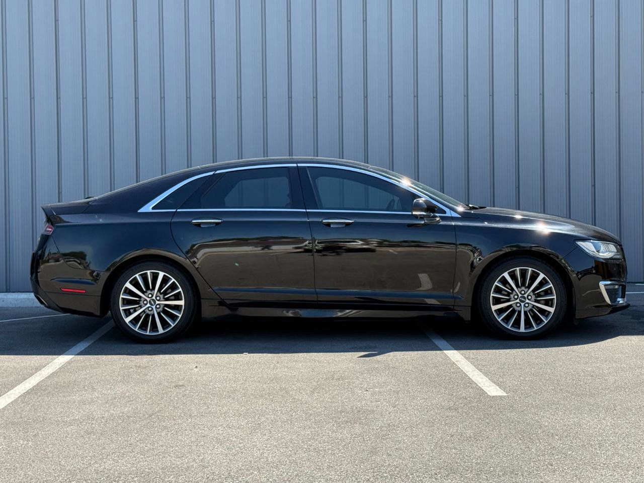 Used 2019 Lincoln MKZ Premiere FWD image 4