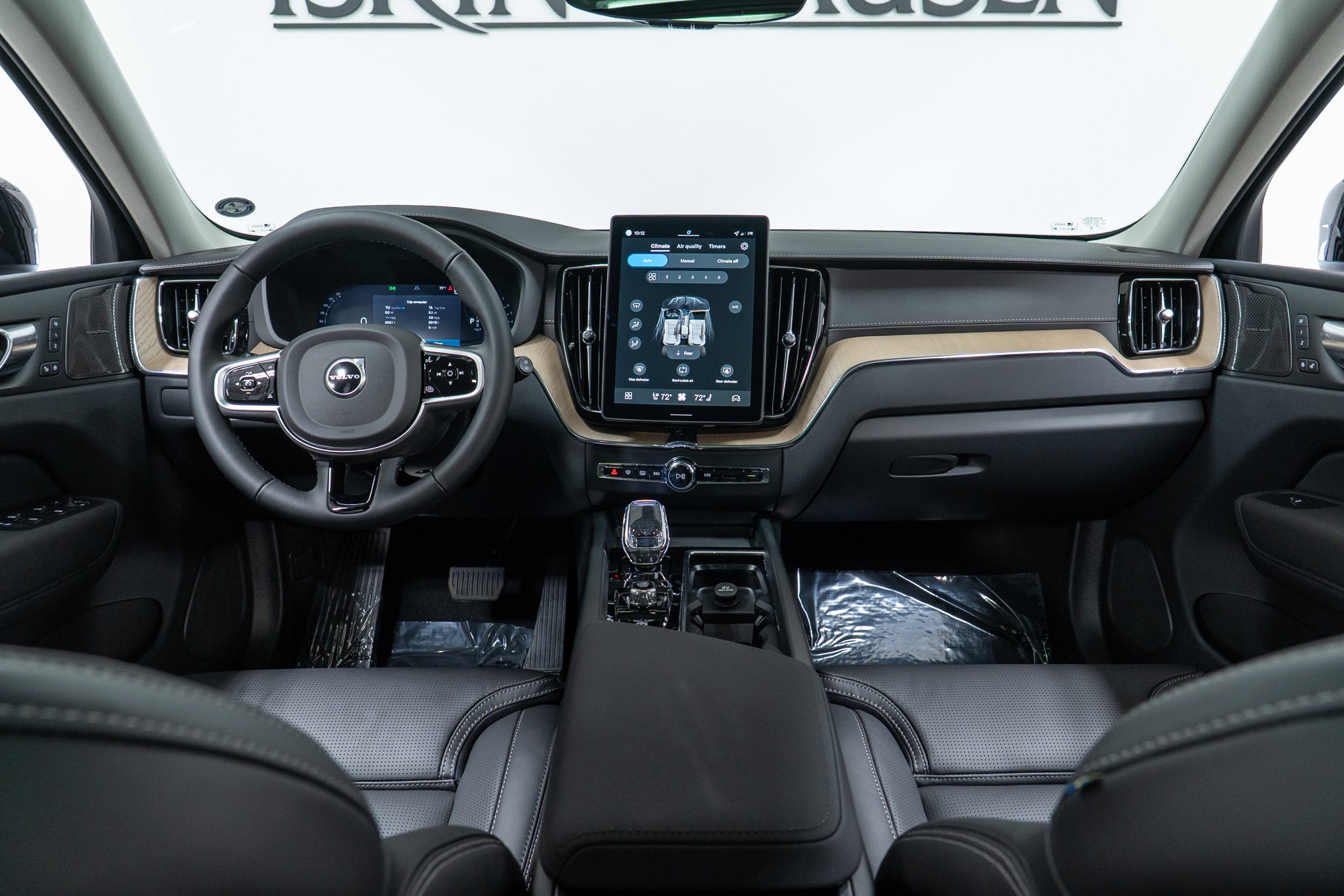 New 2026 Volvo XC60 B5 Ultra w/ Climate Package image 15