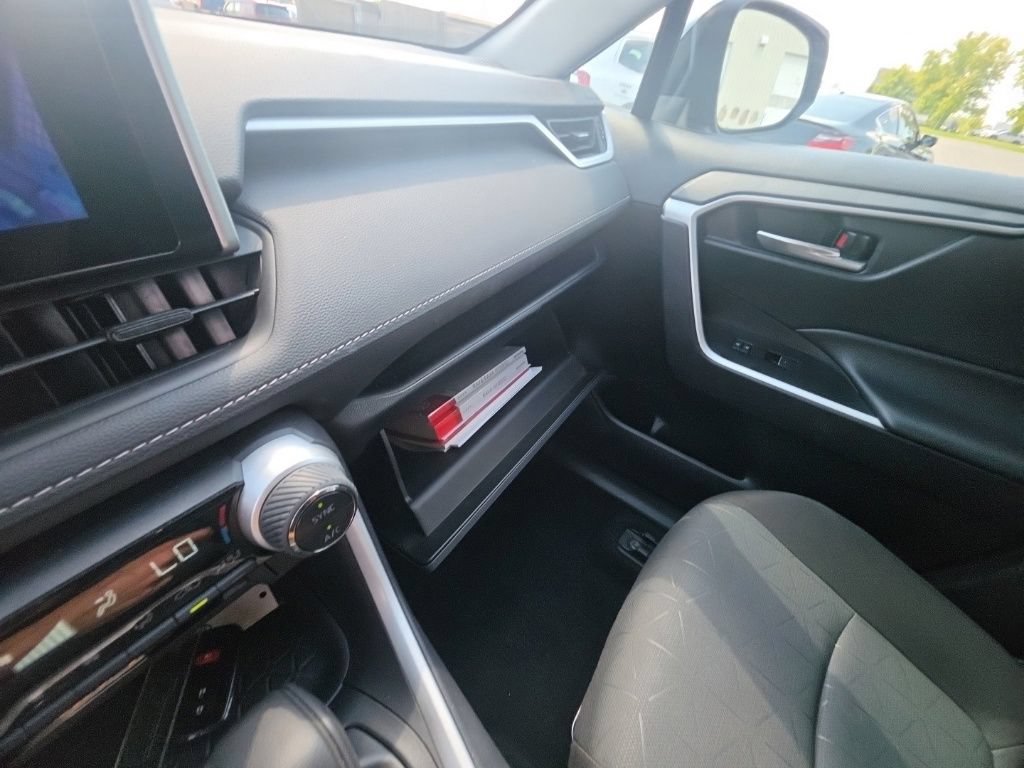 Used 2025 Toyota RAV4 XLE AWD/4WD image 23