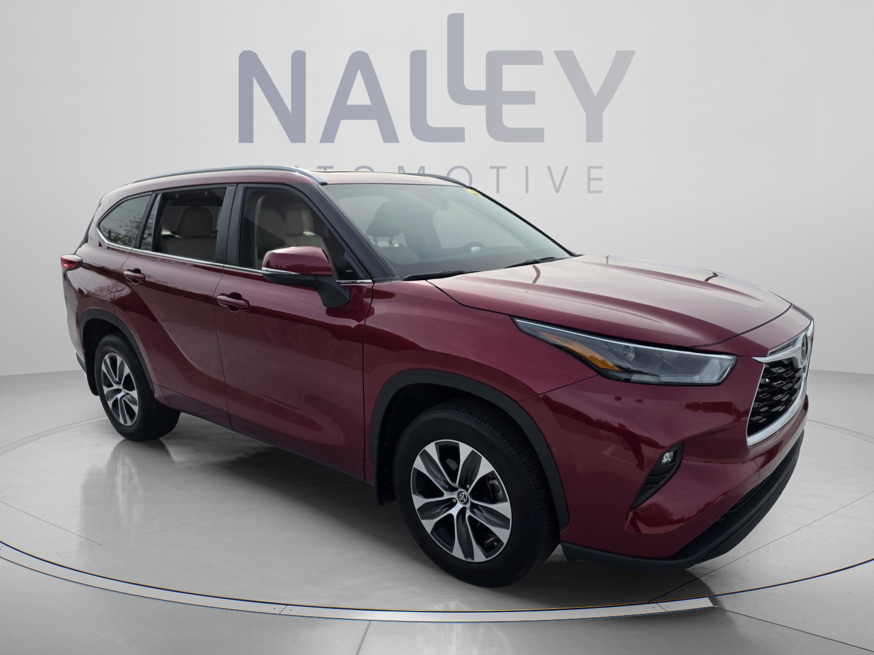 Used 2023 Toyota Highlander XLE image 7