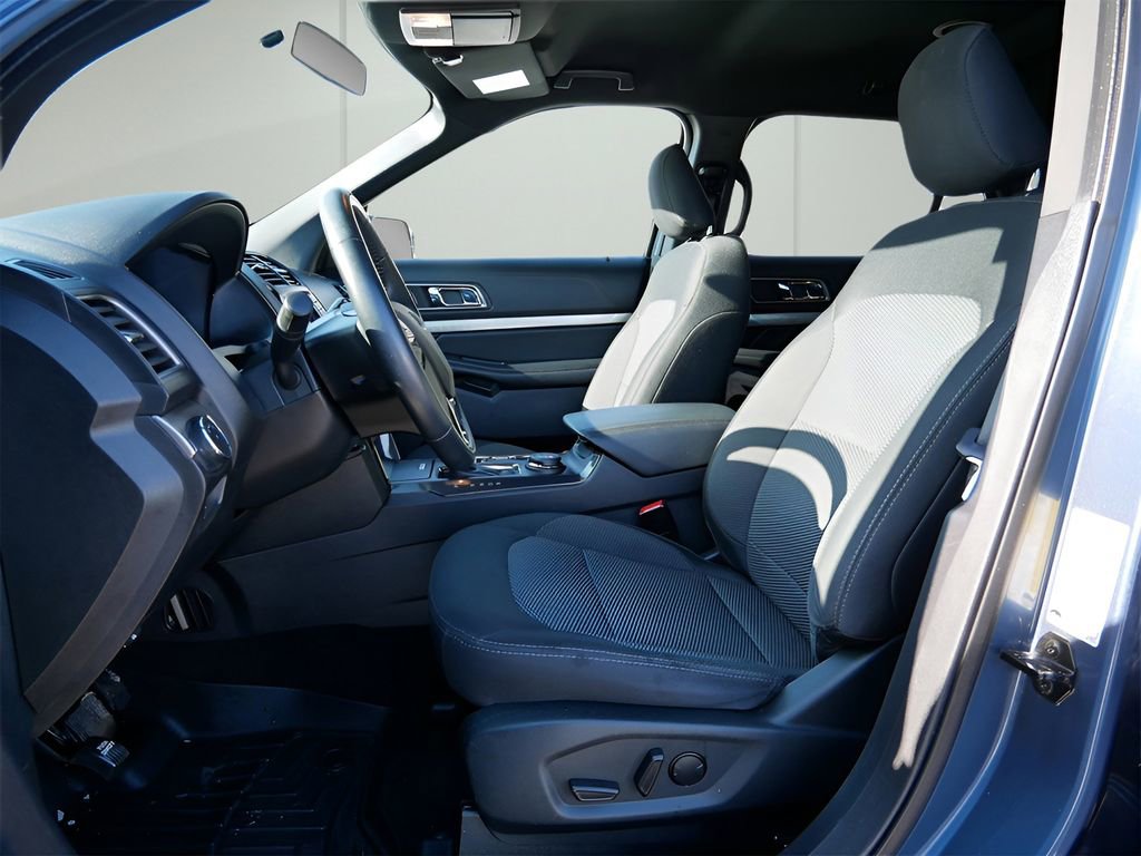Used 2019 Ford Explorer XLT AWD/4WD image 10
