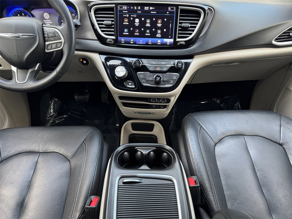 Used 2022 Chrysler Pacifica Touring-L image 26