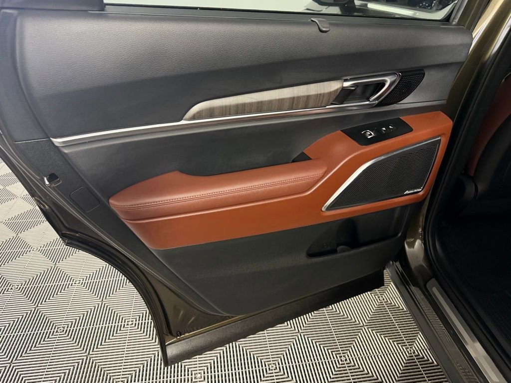 Used 2024 Kia Telluride SX Prestige w/ Towing Package image 28