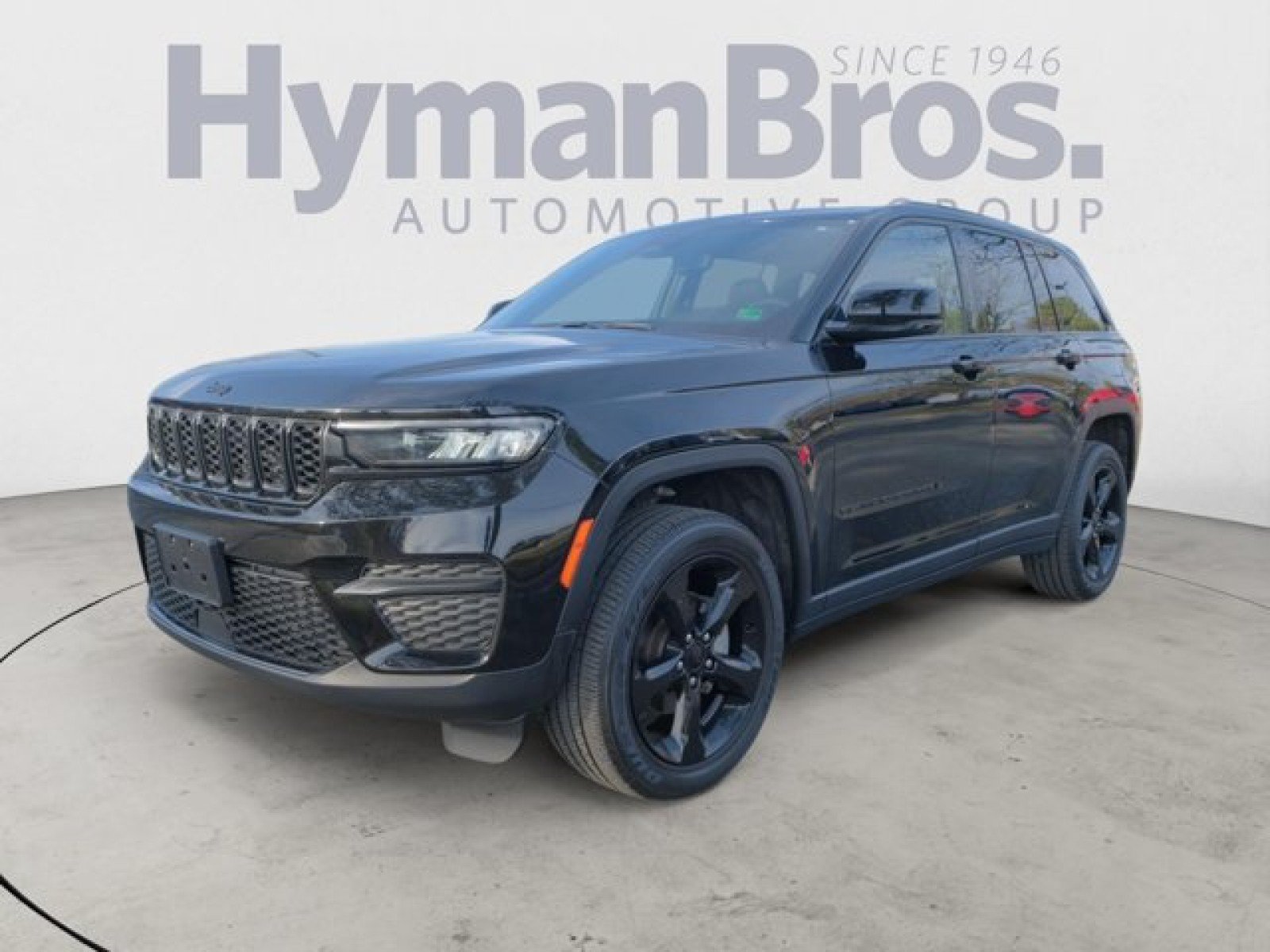 Used 2023 Jeep Grand Cherokee Altitude AWD/4WD image 7