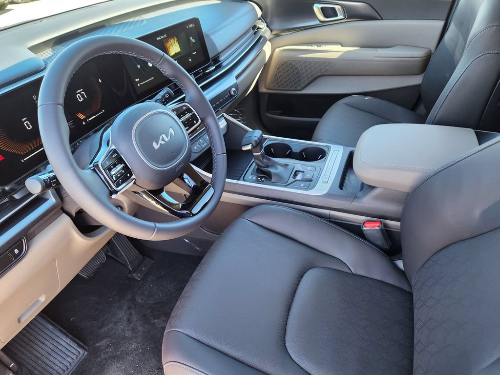 New 2026 Kia Carnival FWD image 7
