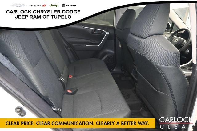 Used 2021 Toyota RAV4 LE AWD/4WD image 30