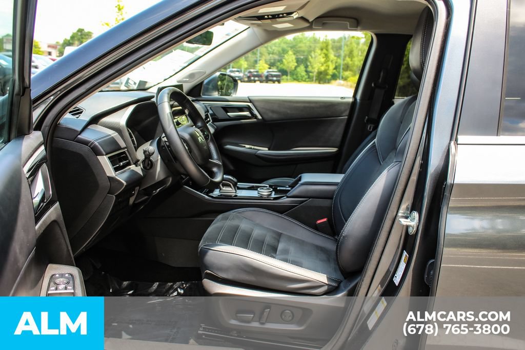 Used 2025 Mitsubishi Outlander SE FWD image 15