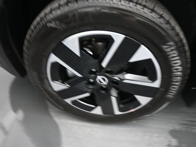 Used 2025 Nissan Kicks SV w/ SV Premium Package AWD/4WD image 25