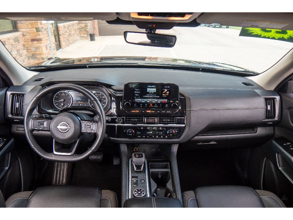 Used 2023 Nissan Pathfinder SL AWD/4WD image 14