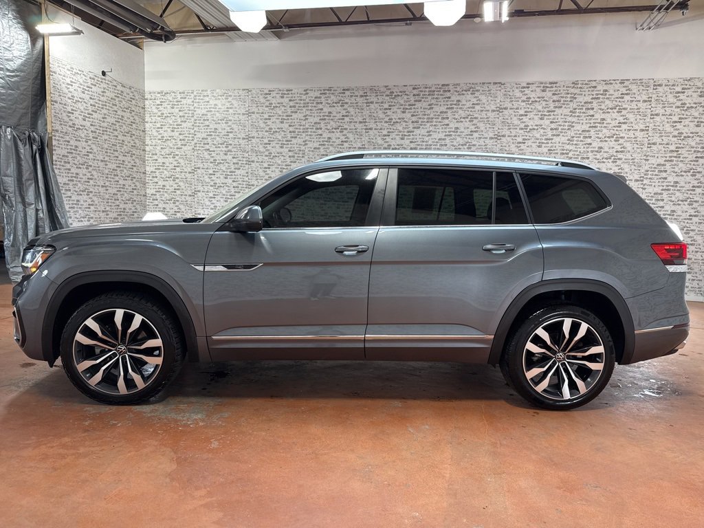 Used 2021 Volkswagen Atlas SEL R-Line image 4