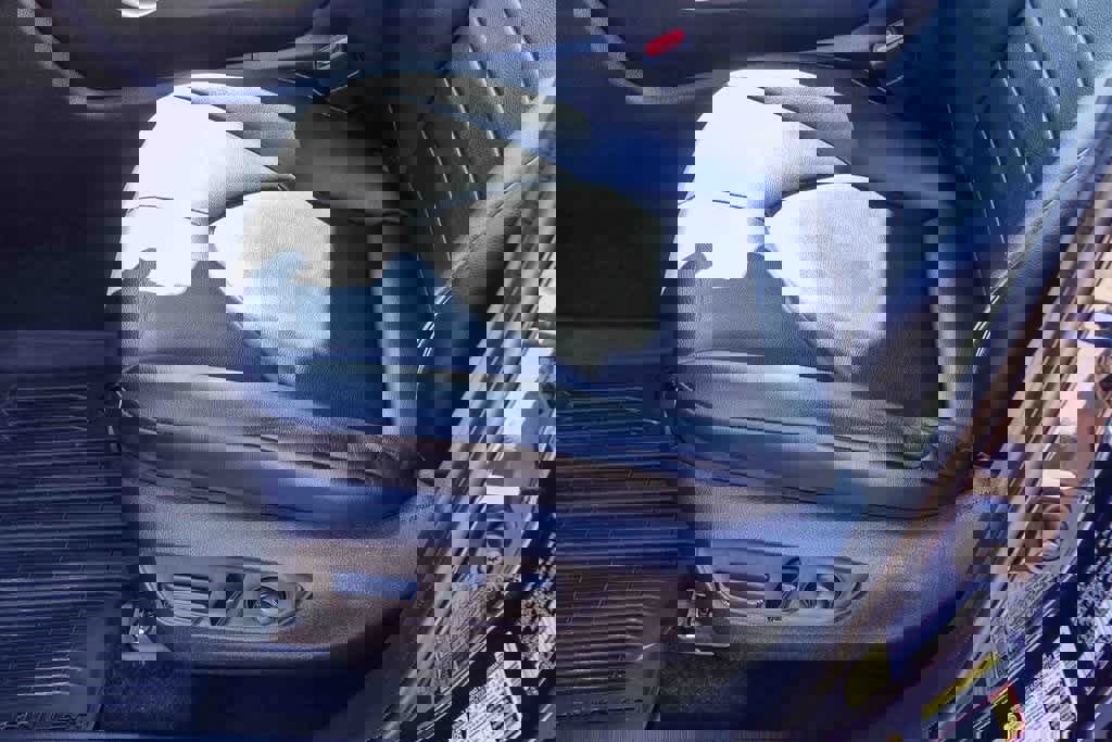 Used 2021 Toyota Highlander XLE image 19