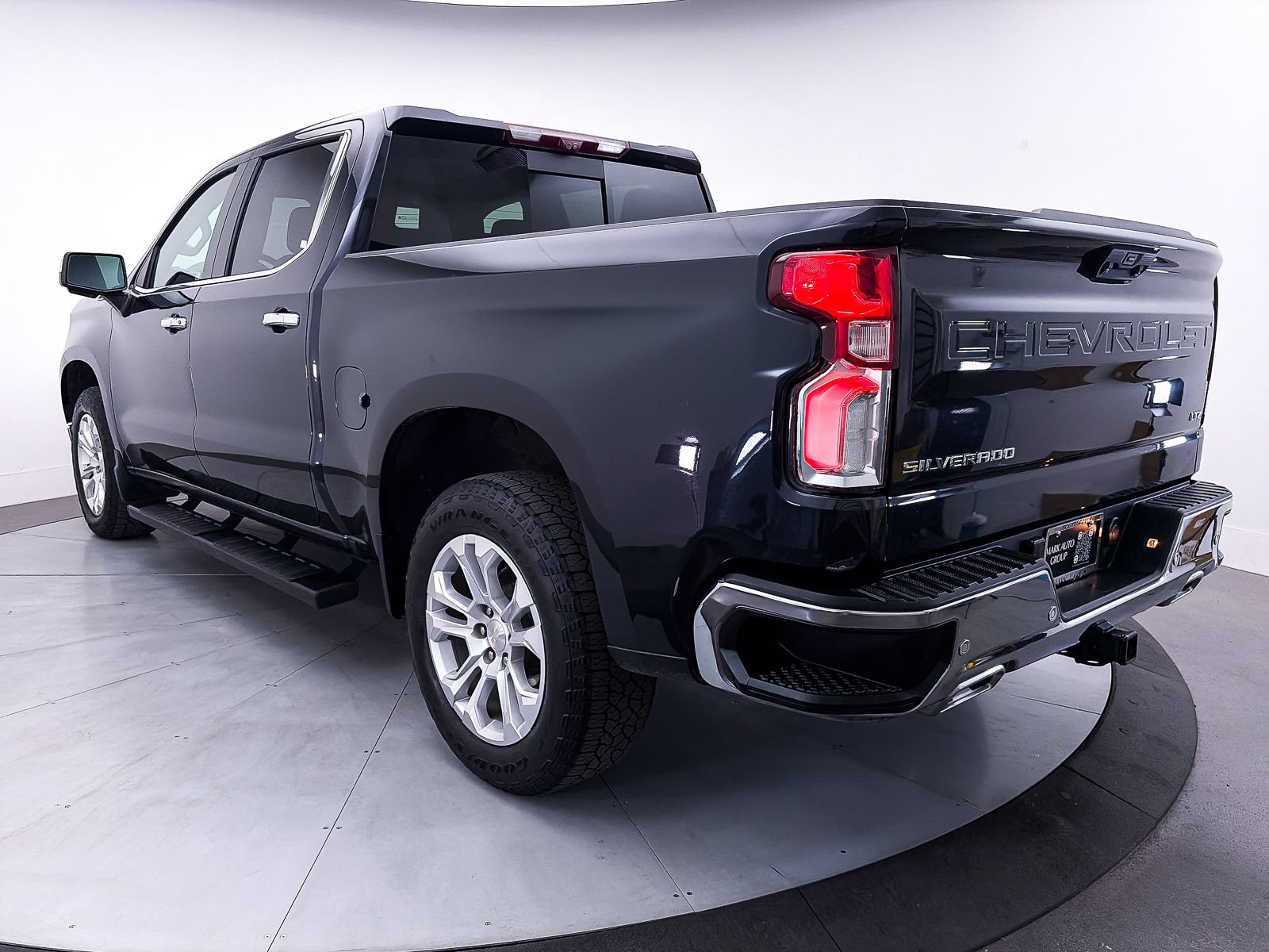 Used 2023 Chevrolet Silverado 1500 LTZ w/ Technology Package AWD/4WD image 13