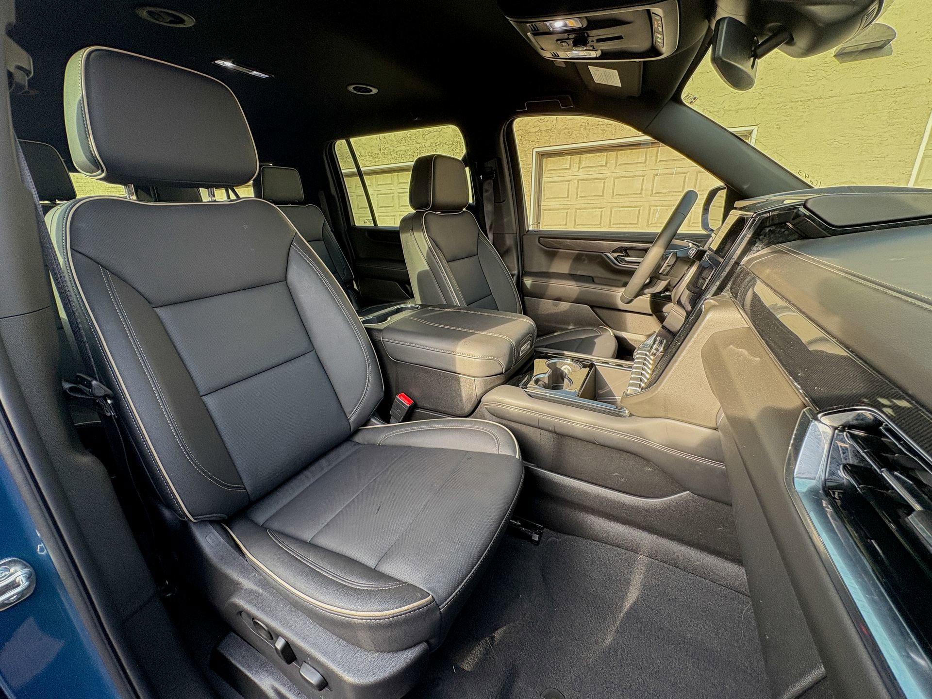 Used 2025 GMC Yukon XL Elevation image 18