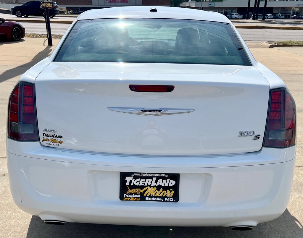 Used 2014 Chrysler 300 S AWD/4WD image 6