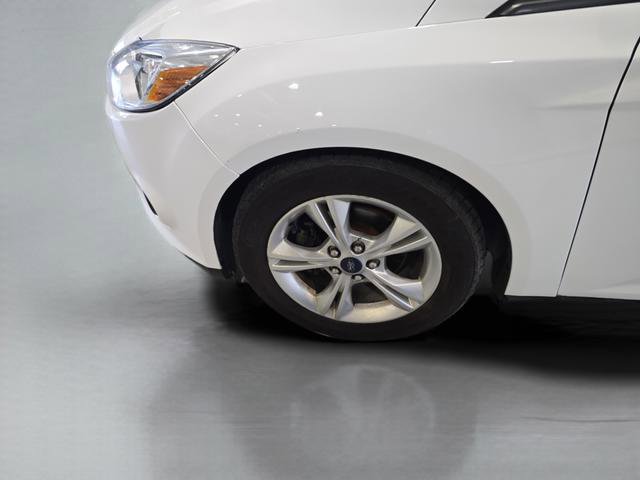 Used 2014 Ford Focus SE w/ SE Winter Package FWD image 23