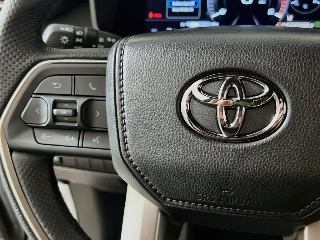 Used 2025 Toyota Sequoia SR5 AWD/4WD image 16