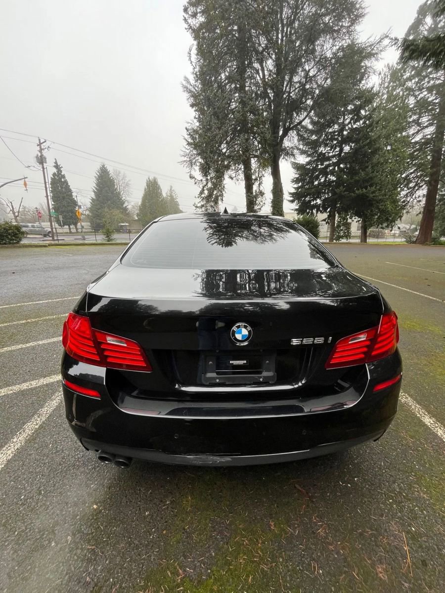 Used 2016 BMW 528i Sedan w/ M Sport image 4