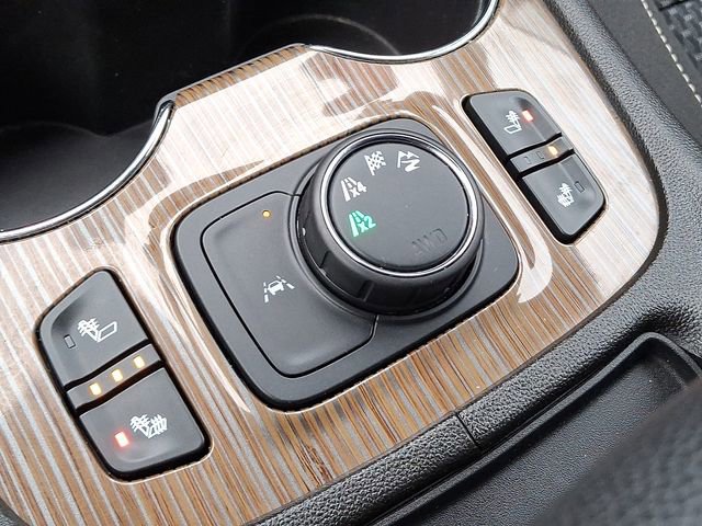 Used 2023 GMC Acadia SLE w/ Driver Convenience Package image 27