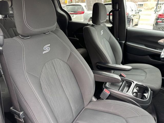 Used 2019 Chrysler Pacifica Touring Plus w/ S Appearance Package image 14