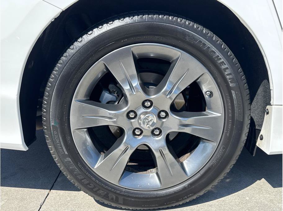 Used 2015 Toyota Sienna SE w/ SE Preferred Package FWD image 13