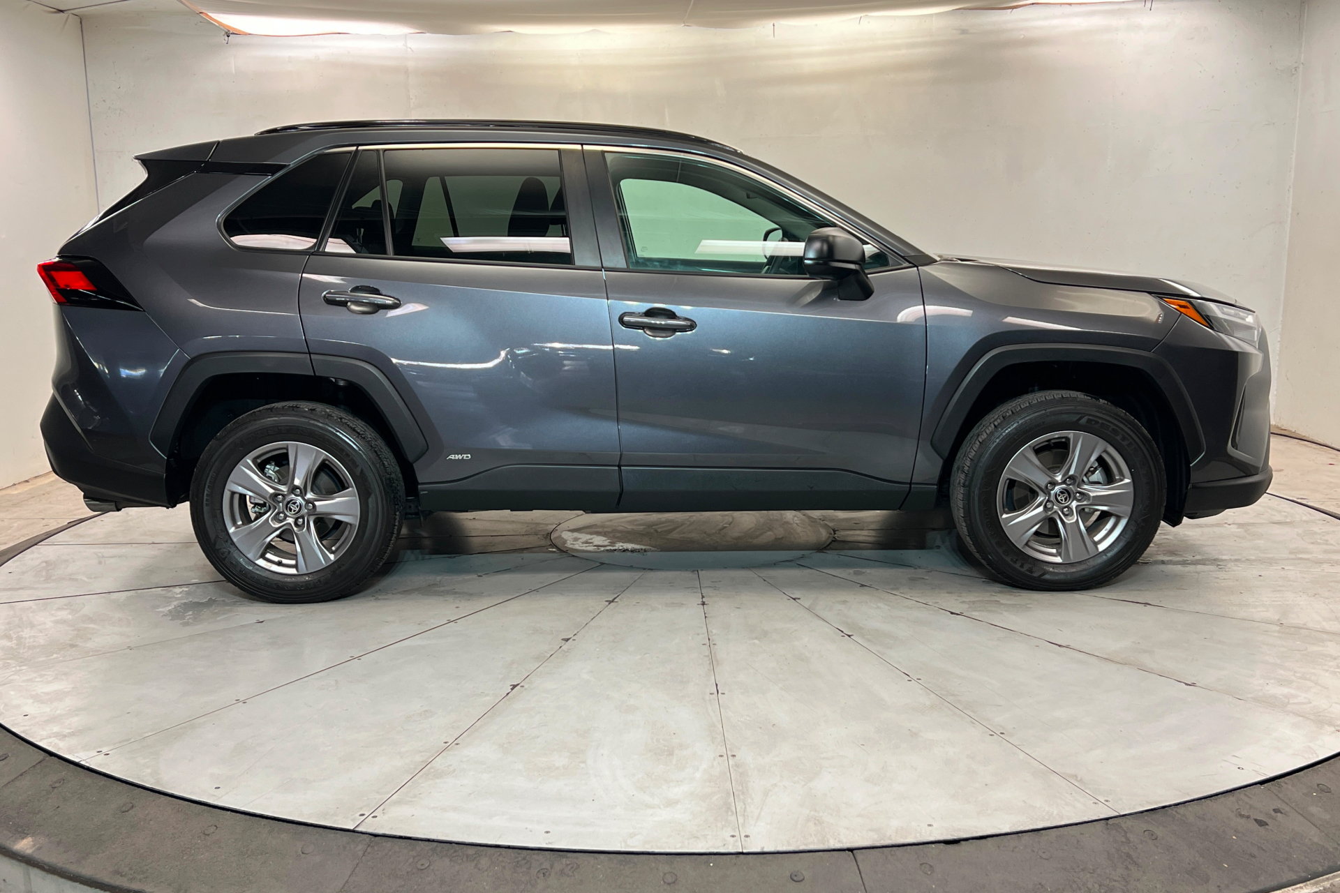 Used 2025 Toyota RAV4 LE AWD/4WD image 7