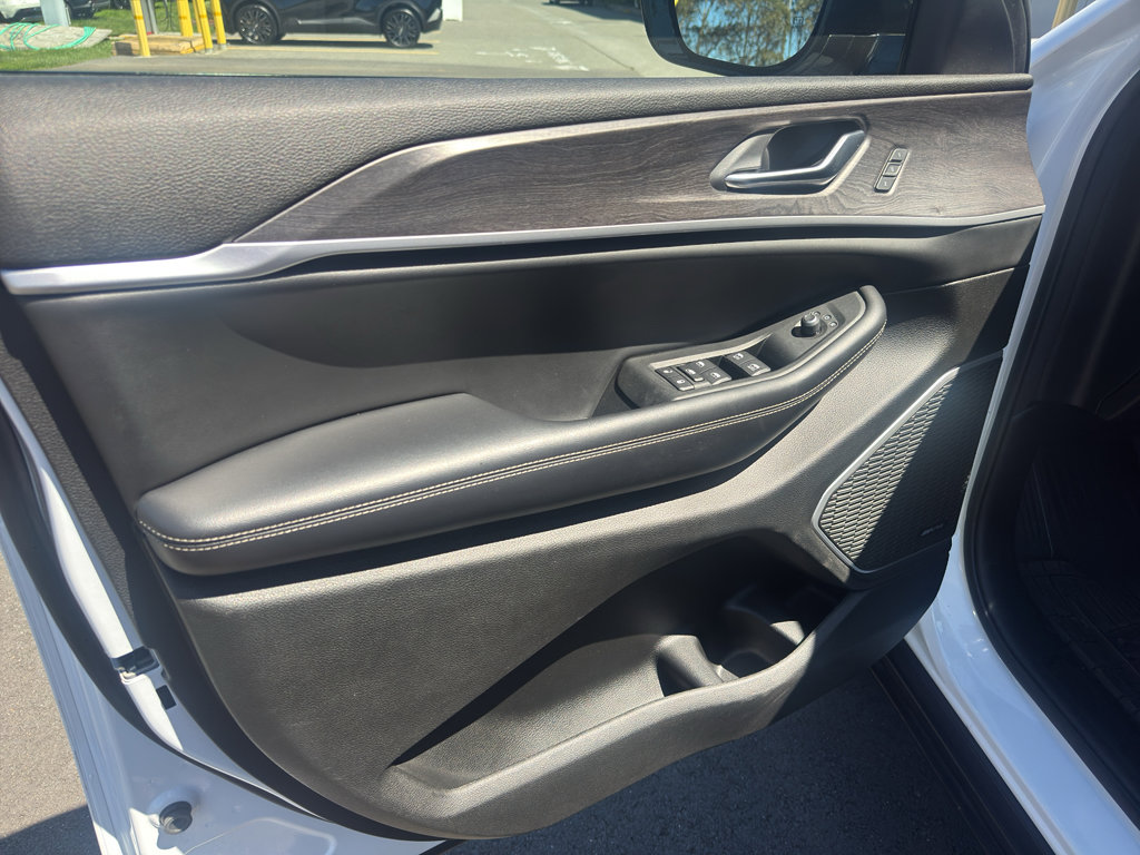 Used 2021 Jeep Grand Cherokee L Limited RWD image 6