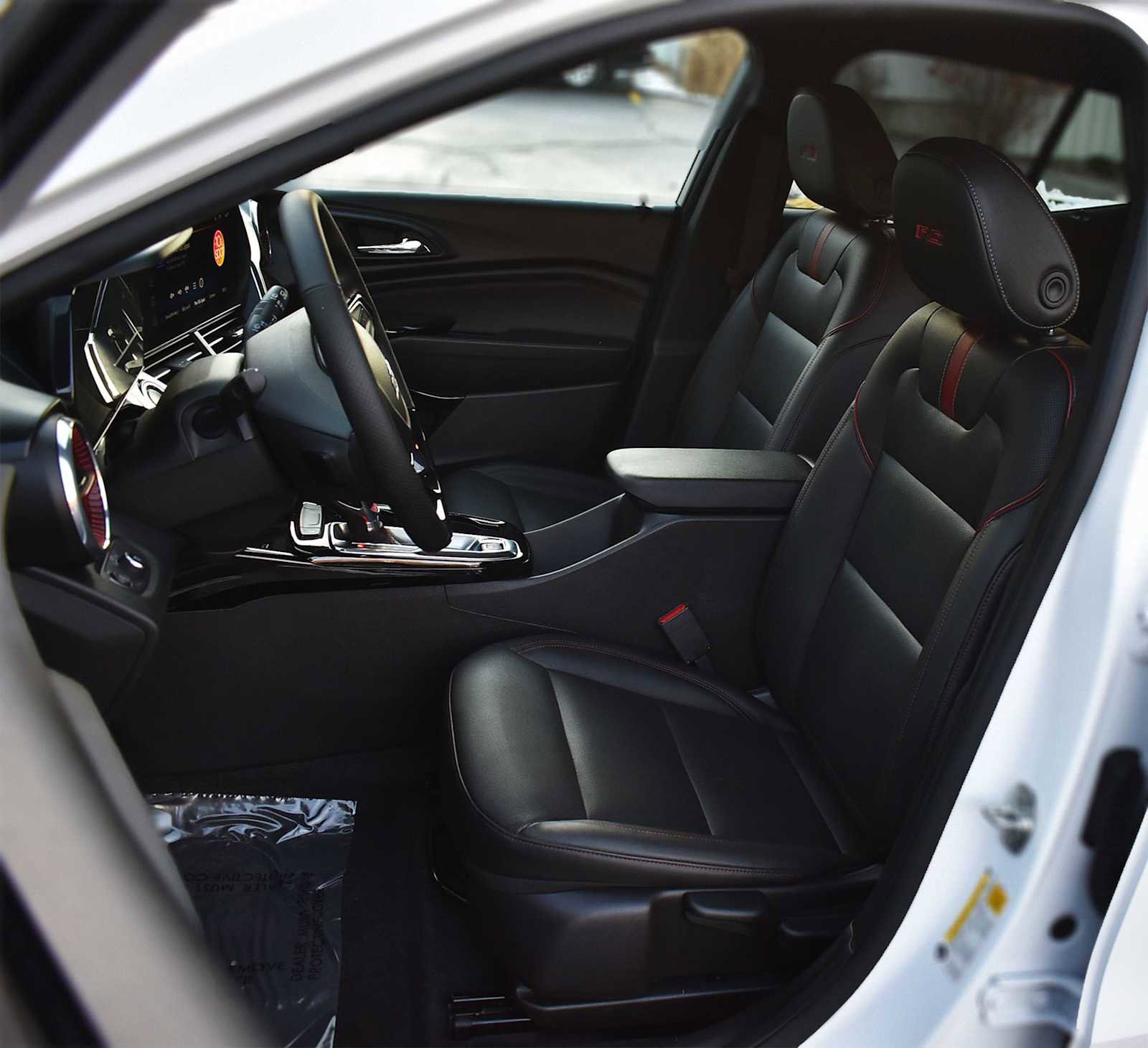 Used 2025 Chevrolet Trax RS w/ Sunroof Package image 10