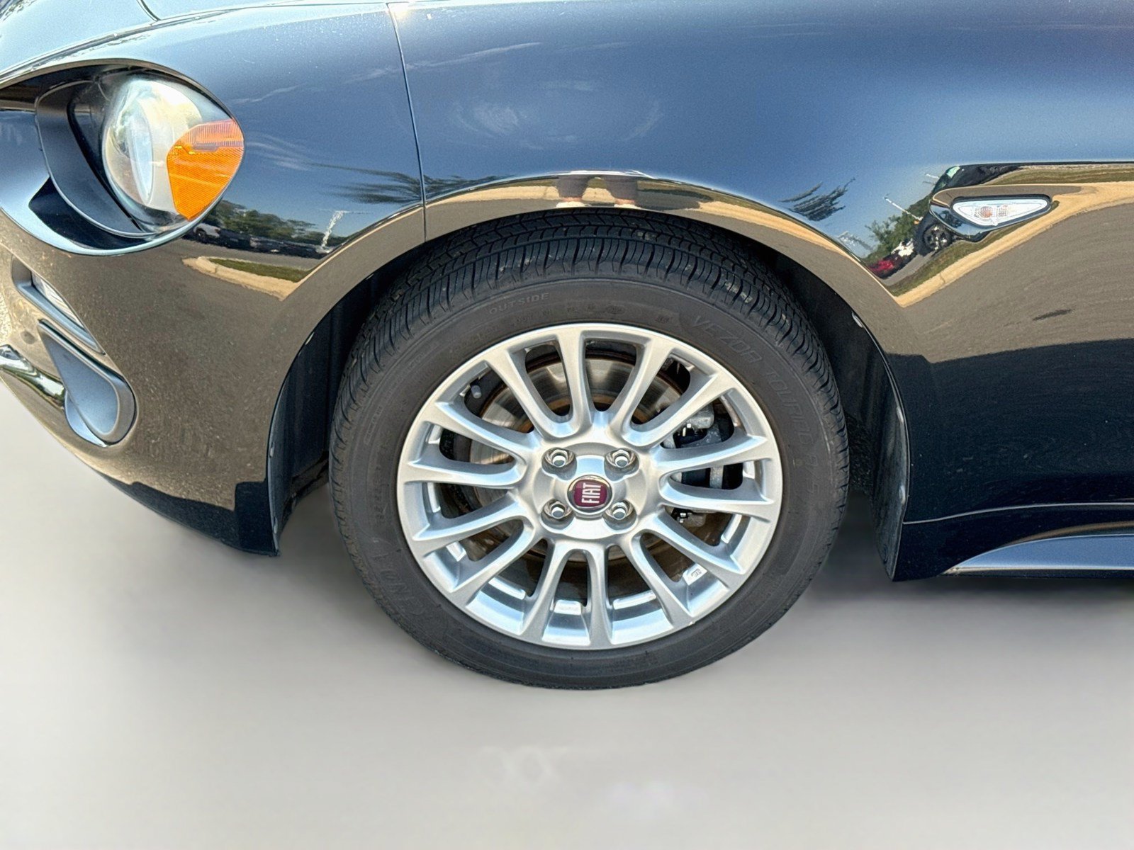 Used 2018 FIAT 124 Spider Classica w/ Technology & Siriusxm Group RWD image 24