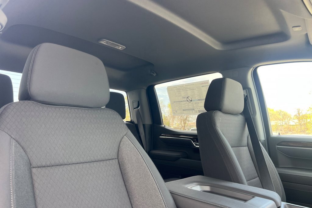 Used 2025 GMC Sierra 1500 Elevation image 13