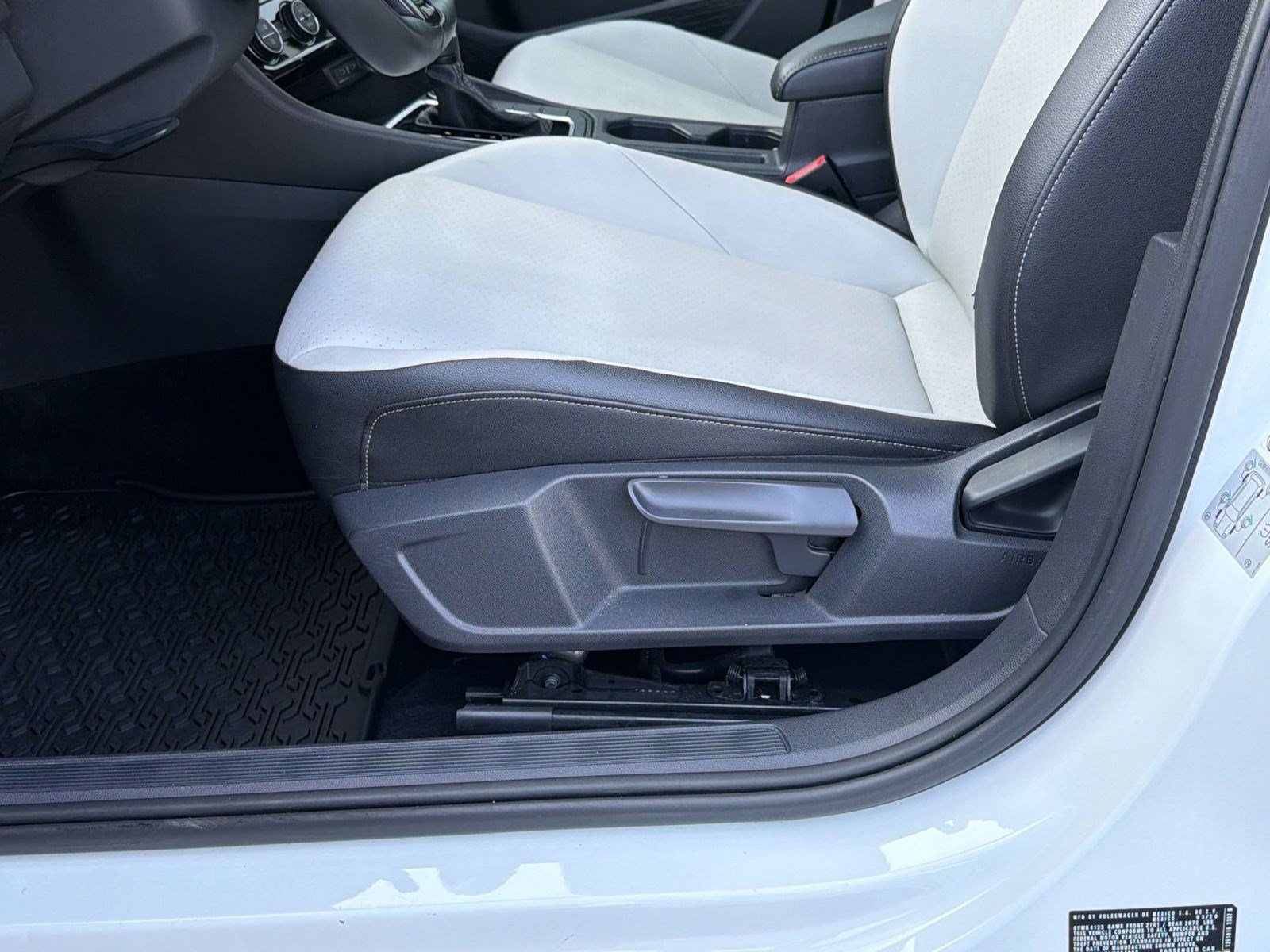 Used 2020 Volkswagen Jetta R-Line w/ R-Line Cold Weather Package FWD image 13