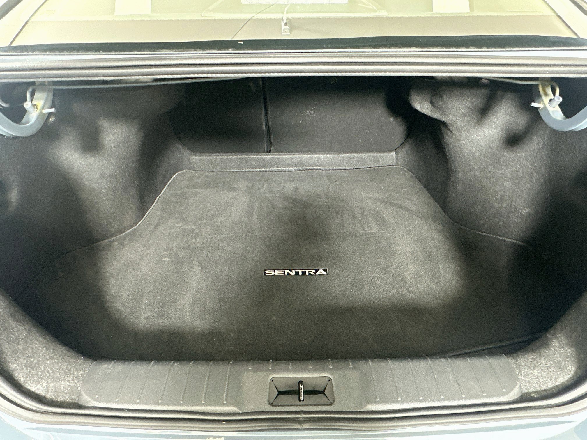 Used 2025 Nissan Sentra SR FWD image 27