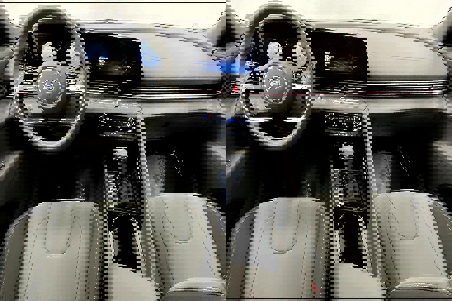 Used 2025 Hyundai Elantra SEL image 16