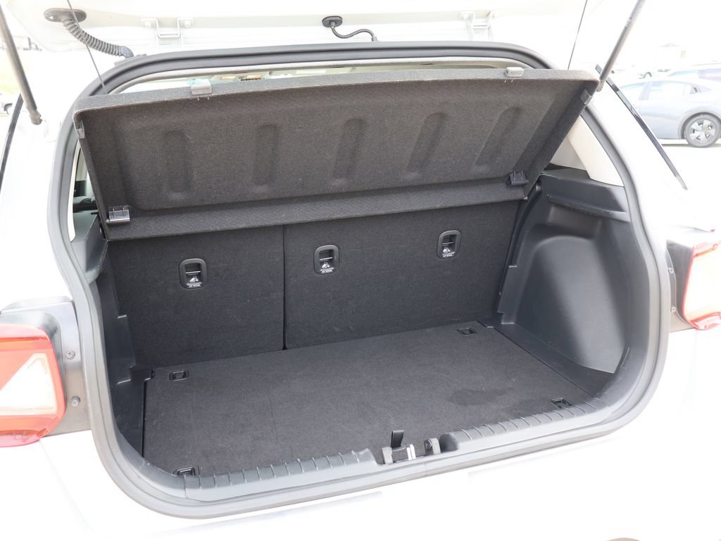 Used 2025 Hyundai Venue SEL FWD image 14