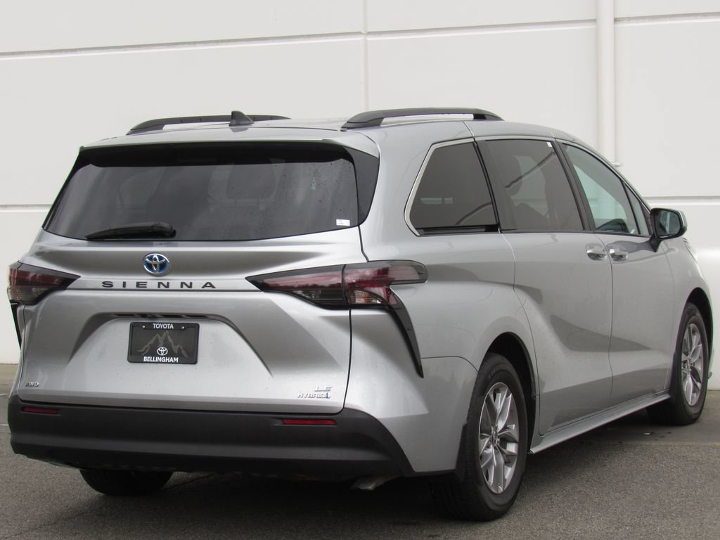 Used 2024 Toyota Sienna LE AWD/4WD image 6