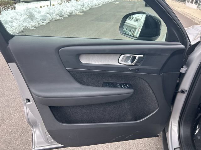 Certified 2025 Volvo XC40 B5 Plus AWD/4WD image 16