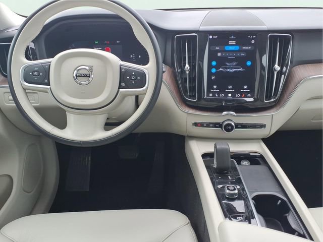 Used 2022 Volvo XC60 B5 Momentum AWD/4WD image 21