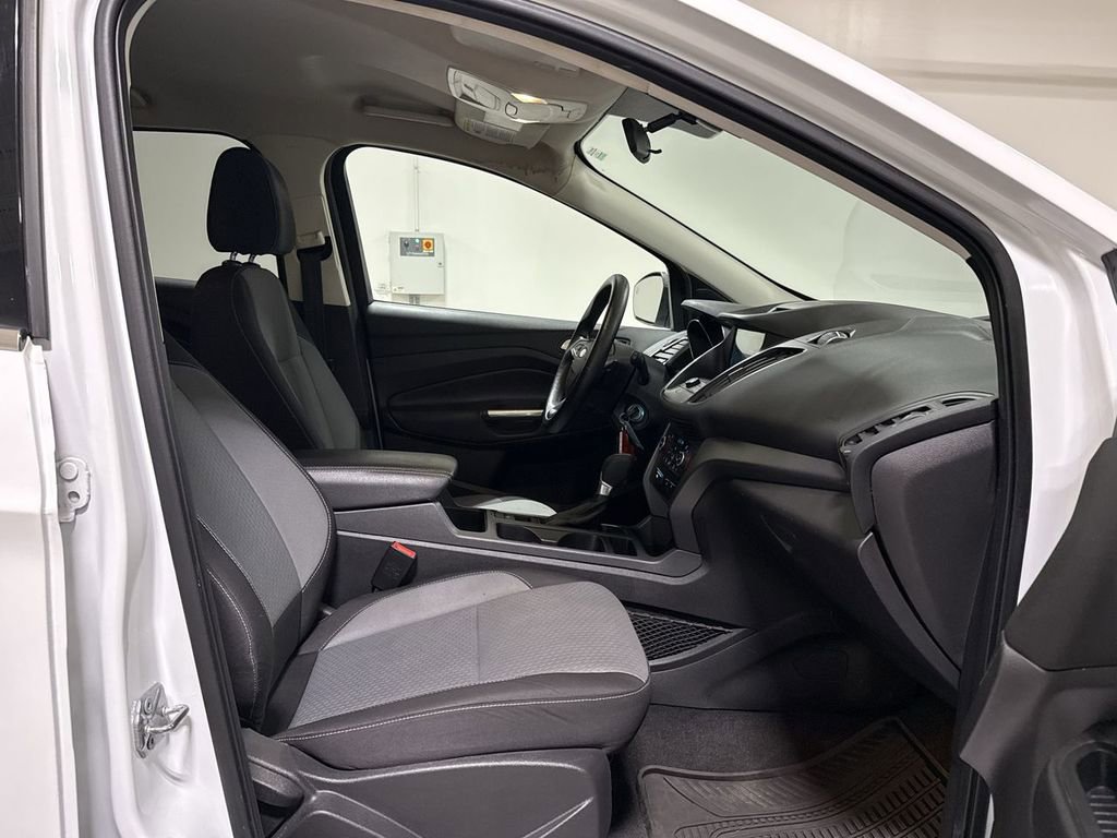 Used 2017 Ford Escape SE w/ Equipment Group 201A AWD/4WD image 22